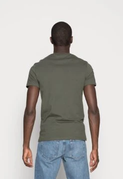 Pier One 3 PACK - T-Shirt Basic - Black/grey/green 8 Pier One 3 PACK - T-Shirt Basic - Black/grey/green -Pier One 302b28ae9cfb4ba48ebdbc5d108d4998