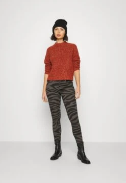 Pier One SHORT MICRO BEANIE UNISEX - Mütze - Black -Pier One 543d127d07134c2890a29c39eb75bc4a