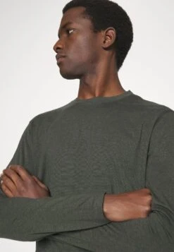 Pier One Nachtwäsche Set - Black/khaki -Pier One 7401274fca6e4139b164e44a2907ce60