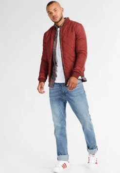 Pier One -Pier One 7faeda2b77c145ec8893cb901317f6f2