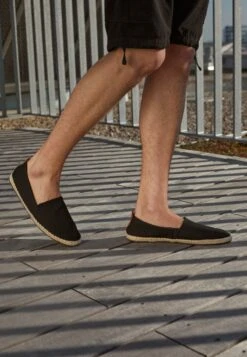 Pier One RENA ESPADRILLE UNISEX - Espadrille - Black -Pier One cb806f944ebf47a1be125d225ca7178e