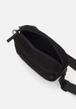 Pier One UNISEX - Umhängetasche - Black 8 Pier One UNISEX - Umhängetasche - Black -Pier One f6e97ec080334bee84e0beb3736ab78d